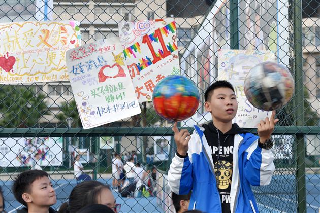 传承劳模精神 汇聚向善力量——棠外举行第十六届师生爱心义卖活动