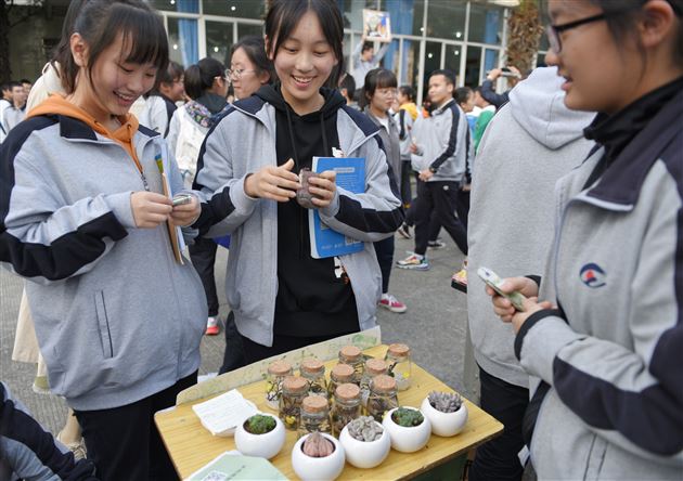 传承劳模精神 汇聚向善力量——棠外举行第十六届师生爱心义卖活动