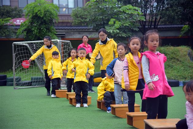 重庆早慧幼教集团师生来我校幼儿园开展研学交流