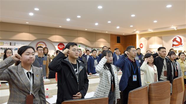 凝聚青春力量 共建百年名校——共青团成都棠湖外国语学校委员会召开第十六期团干部培训会