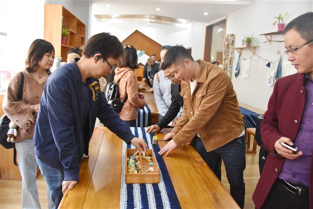 绵阳市中小学中层干部学习团莅临我校附小参观交流