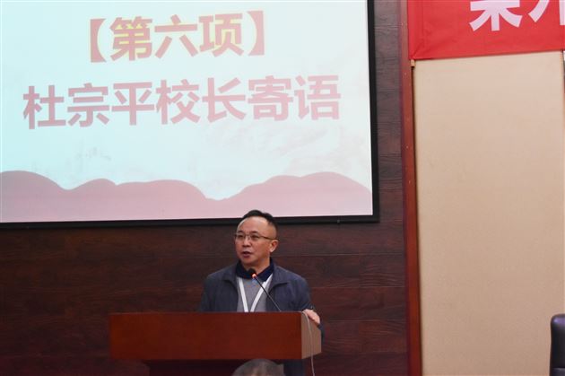 师徒结对 薪火相传——高中部举行班主任“青蓝工程”师徒结对活动