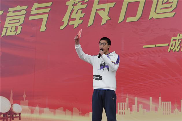 书生意气 挥斥方遒 怀揣梦想 一路前行——棠外高2017级举行高三成人仪式暨成都市“一诊”动员大会