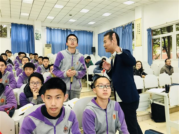 棠外初中袁成老师受邀为成都市初中道德与法治骨干教师培训活动作示范课展示