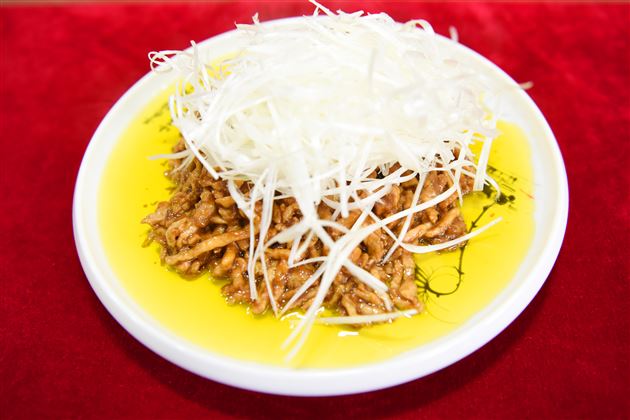 煎炒烹煮出世间百味 油盐酱醋蕴生活真谛——我校举行首届“餐厅厨师技能大赛暨师生厨艺展示活动”