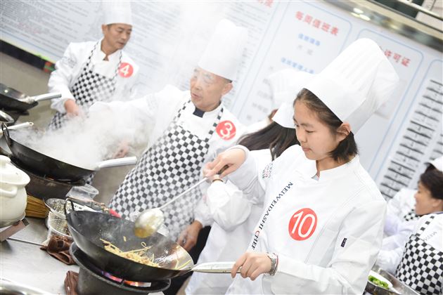 煎炒烹煮出世间百味 油盐酱醋蕴生活真谛——我校举行首届“餐厅厨师技能大赛暨师生厨艺展示活动”