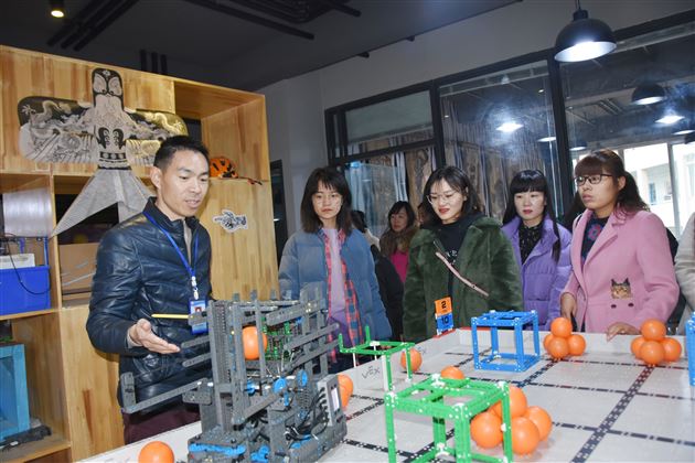 郑州市优秀教师到我校附小参观学习