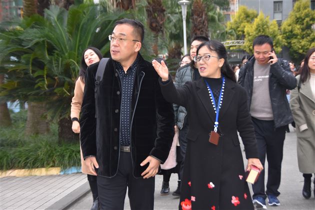 郑州市优秀教师到我校附小参观学习