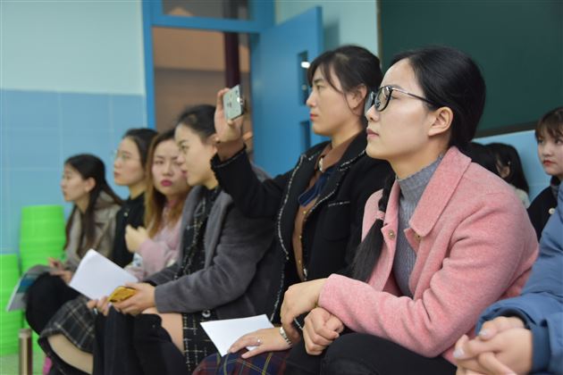 郑州市优秀教师到我校附小参观学习