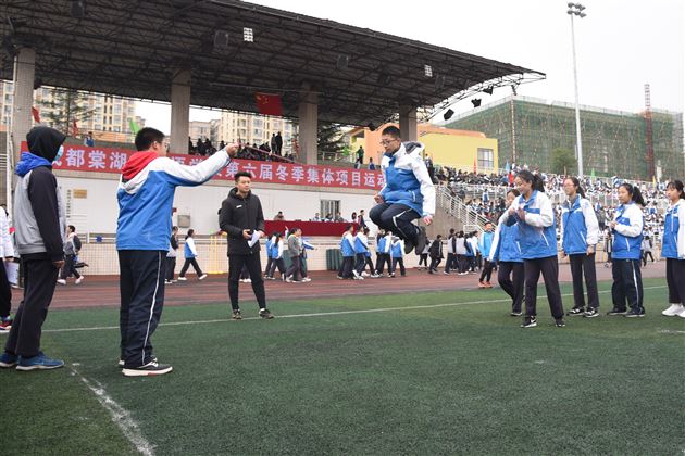我校初中第六届冬季师生集体运动会圆满成功