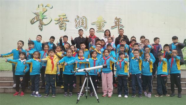 眼睛里的星空——记我校附小三年级家长义工课堂