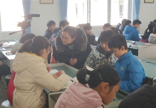 刘悦岚为双流区特级教师讲师团送教到黄龙溪活动献课现场