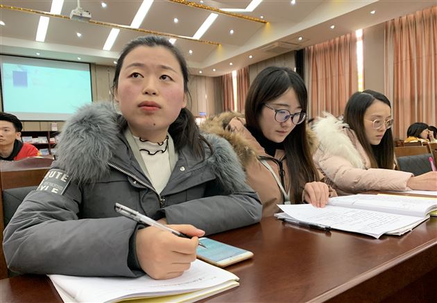 善于学习 乐于分享——记我校附小语文教研组活动