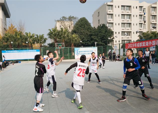 球场绽放激情 校园点燃梦想——我校附小参加双流区小学生校园篮球比赛获一等奖