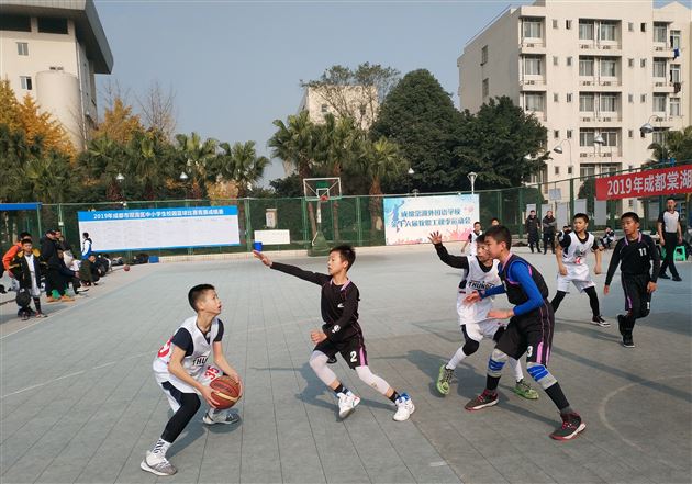 球场绽放激情 校园点燃梦想——我校附小参加双流区小学生校园篮球比赛获一等奖