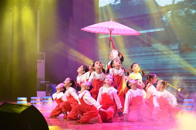 人间换岁歌舞升平祝鸿禧 天外回春芷兰棠外添异彩——成都棠湖外国语学校2020年师生迎新联欢晚会隆重举行