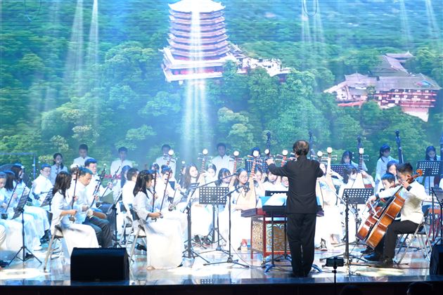 人间换岁歌舞升平祝鸿禧 天外回春芷兰棠外添异彩——成都棠湖外国语学校2020年师生迎新联欢晚会隆重举行