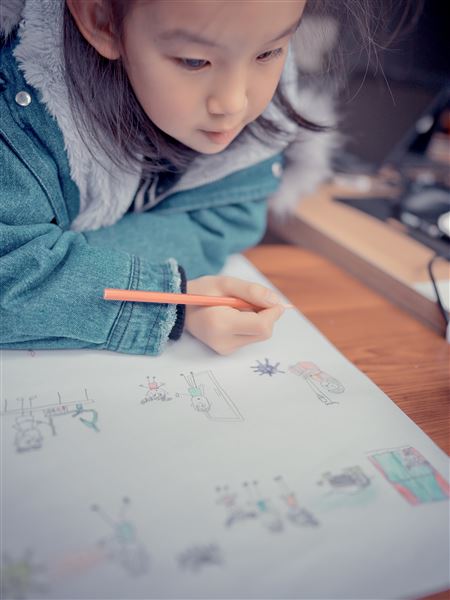 奇思妙想 原创绘本传递战“疫”力量——棠外附小二年级开展“绘本日记创编”活动