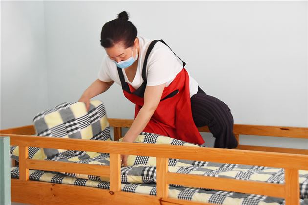铺床总动员 筑爱的家园——记棠外附小开学复课准备工作