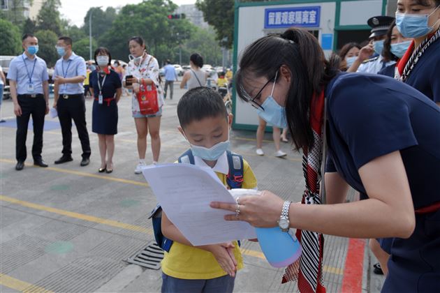 为生命的绽放 全力以赴——记棠外附小1—4年级开学日