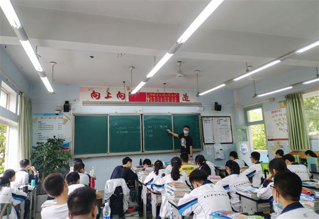 发挥学生主体,提高试卷评讲课有效性——初中政治组举行“试卷评讲课”专题研讨活动