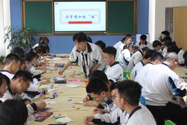 以“画”疗心,为梦想加“油”——棠外“525我爱我”心理健康节系列活动