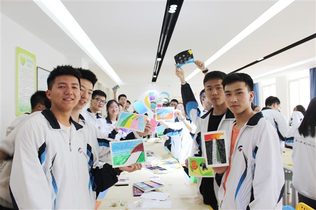 以“画”疗心,为梦想加“油”——棠外“525我爱我”心理健康节系列活动