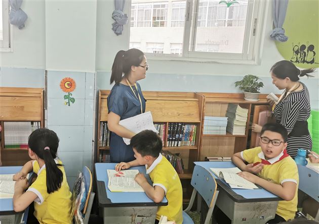 教室新布局 舒适又整洁——记我校附小班主任杨梅工作室活动