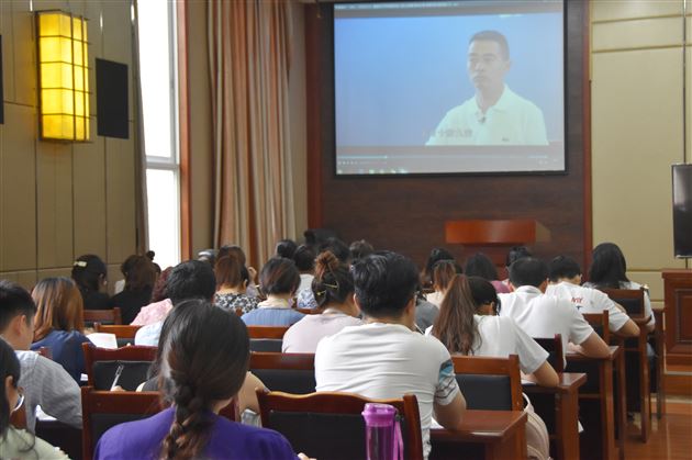 初心如磐 使命在肩 奉献有我 砥砺奋斗——我校附小学习黄波董事长电视讲话的重要精神