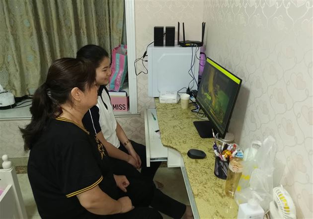 疫情当下的贴心呵护——棠外初中部德育处组织家长和学生观看德育教育系列专题讲座视频