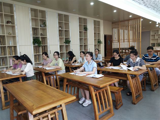 抓学生学习习惯 促孩子重拾信心——记我校附小班主任杨梅工作室活动
