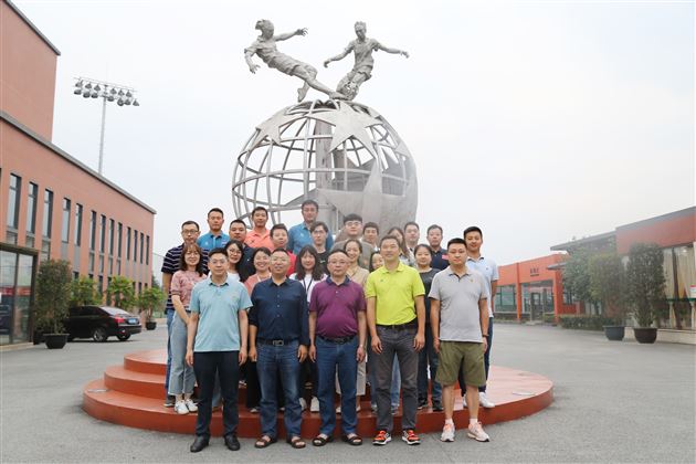 牢记使命 追梦前行——我校举行高三男子足球班毕业留影活动暨温江男足班工作研讨会