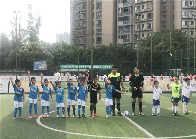 绿茵赛场再展雄风 棠外少年英夺桂冠——记棠外附小U8足球队勇夺成都市冠军