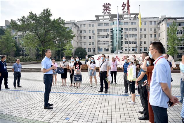 成都市大邑县教育系统党建工作观摩学习团莅临棠外学习交流校园党建工作