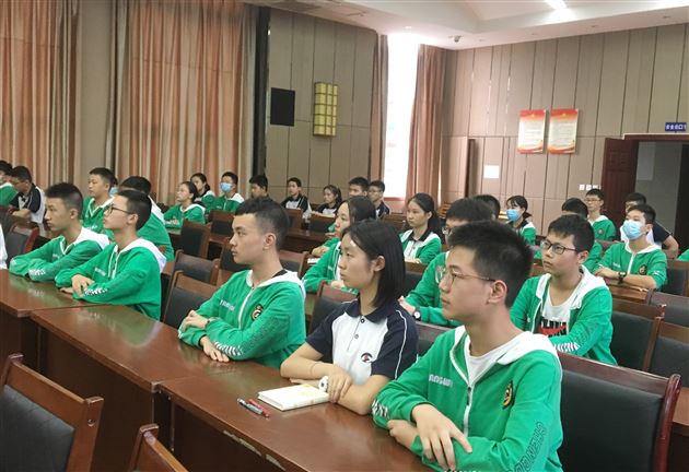 护我国旗 扬我风采——我校初中部隆重举行初2019级国旗班招新动员大会