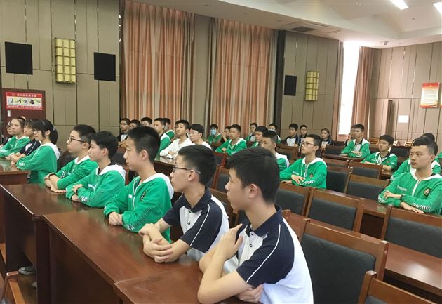护我国旗 扬我风采——我校初中部隆重举行初2019级国旗班招新动员大会