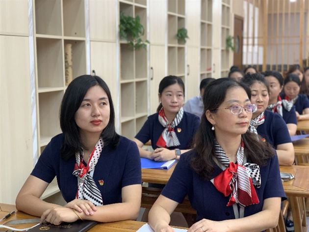 为民服务我行动 与党同行我自豪