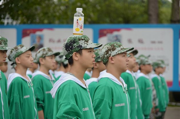 褪去稚气 收获成长——记棠外初2020级新生军训