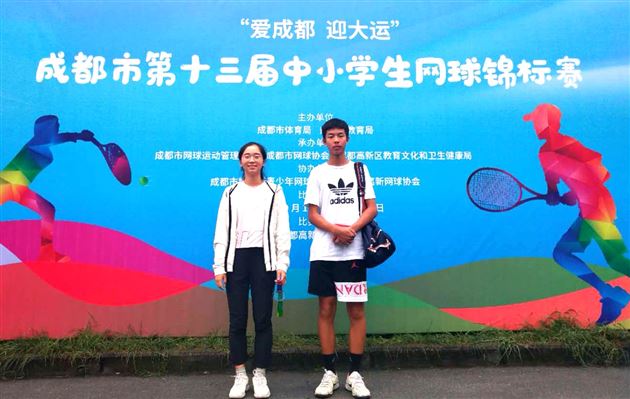 高中甘涌卜(左)、谭子轩(右)获混双季军