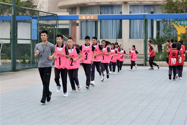 喜报:棠外何军华老师参加2020年四川省中小学体育现场展评课评比获一等奖第一名