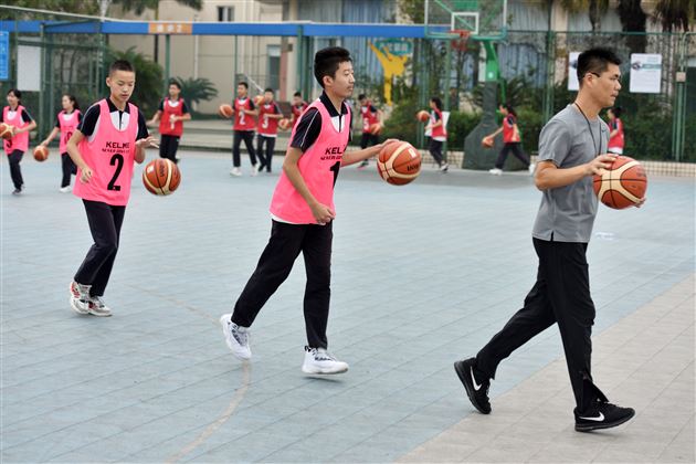 喜报:棠外何军华老师参加2020年四川省中小学体育现场展评课评比获一等奖第一名