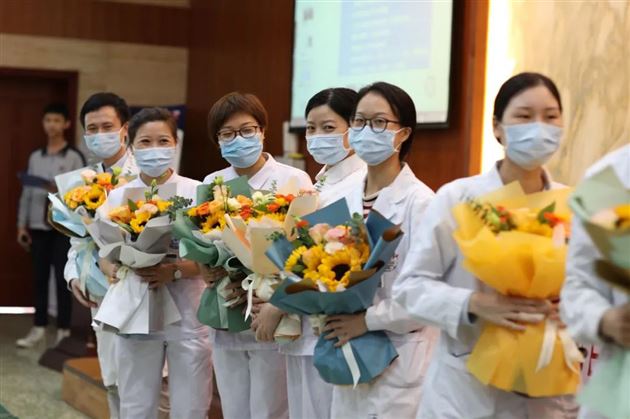 白衣天使筑生命堡垒 青年学子肩时代重任——记川大华西医院心血管内科在棠外举行公益健康教育及义诊活动
