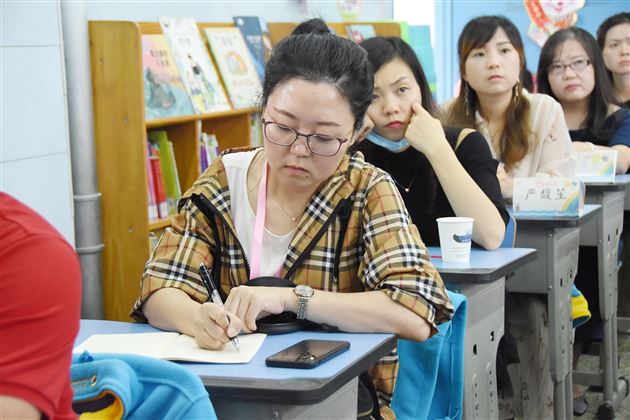 助力成长 用爱护航——记棠外附小2020级家长学校教育讲座