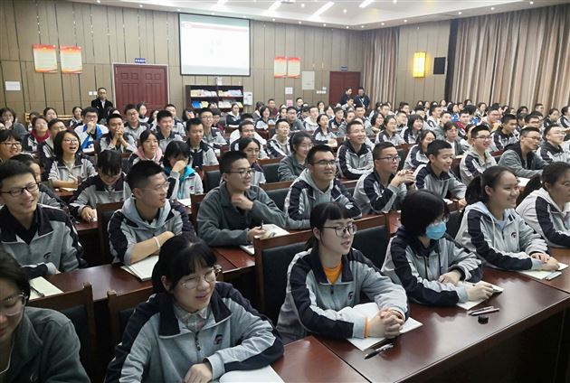 爱高三,助力学生实现理想专题研讨——记“李治君、张泽刚名师工作坊”研修活动