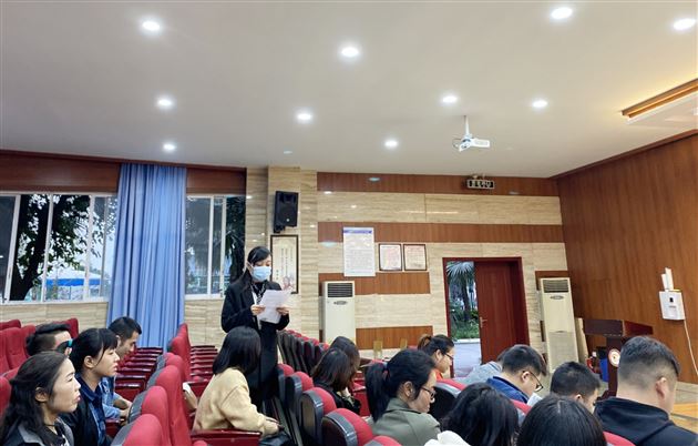 不忘初心 再谱新章——棠外初中第二党支部召开了“坚定理想信念,严守党纪党规”专题组织生活会