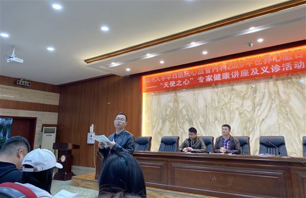 不忘初心 再谱新章——棠外初中第二党支部召开了“坚定理想信念,严守党纪党规”专题组织生活会