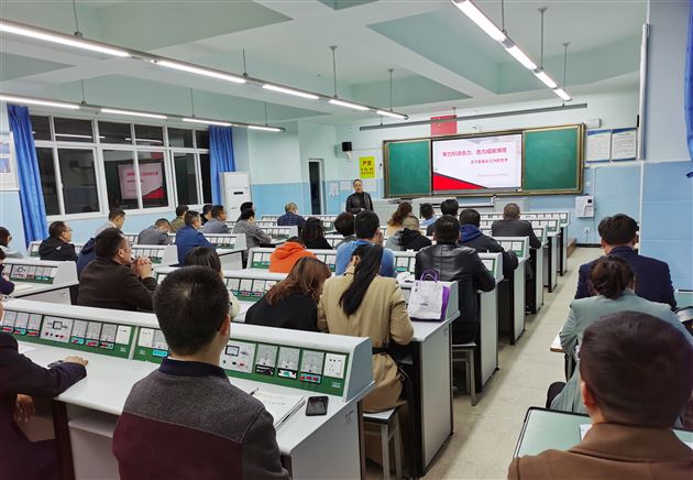 交换思想齐提升 殚精竭虑为学生——记棠外高中部班主任工作会