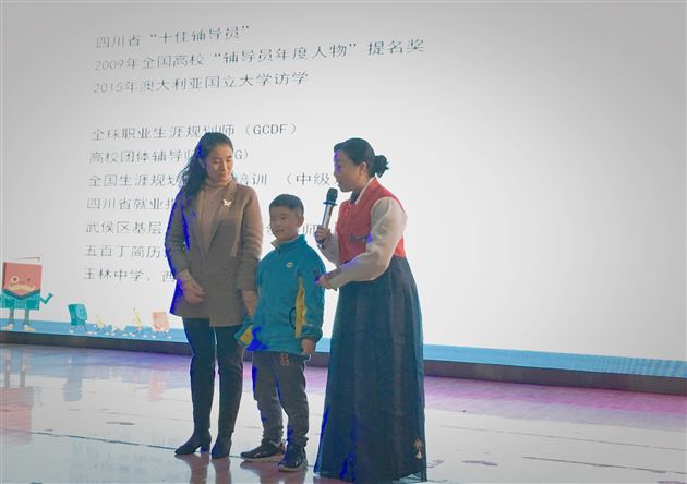 五十六个民族,五十六朵花——记棠外附小一年级家长义工课堂