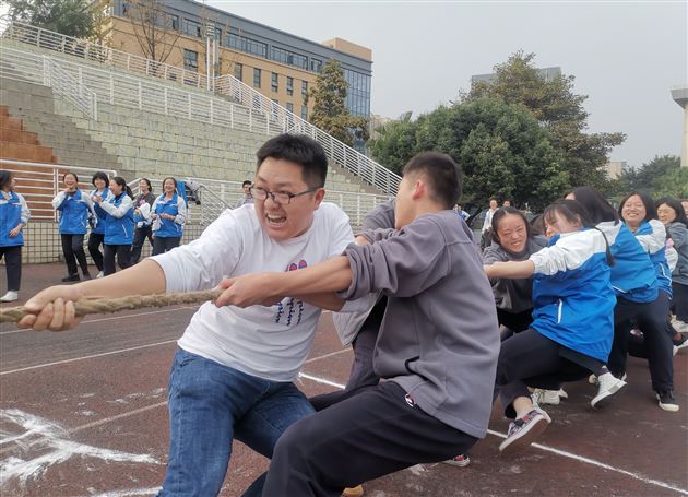 凝心聚力增士气 众志成城创辉煌——棠外高三年级拔河比赛圆满结束
