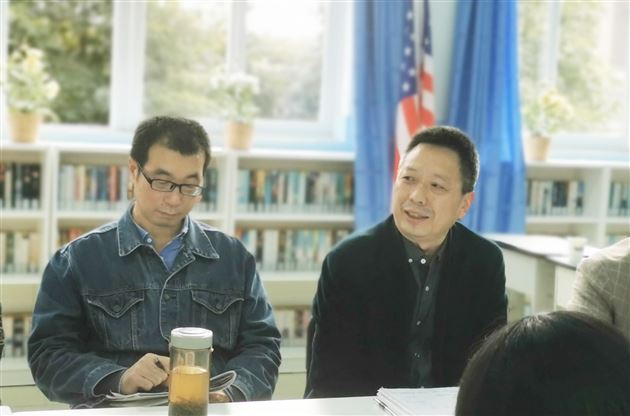 成都市骨干教师、双流区物理学科中心组成员——梁照云(右)